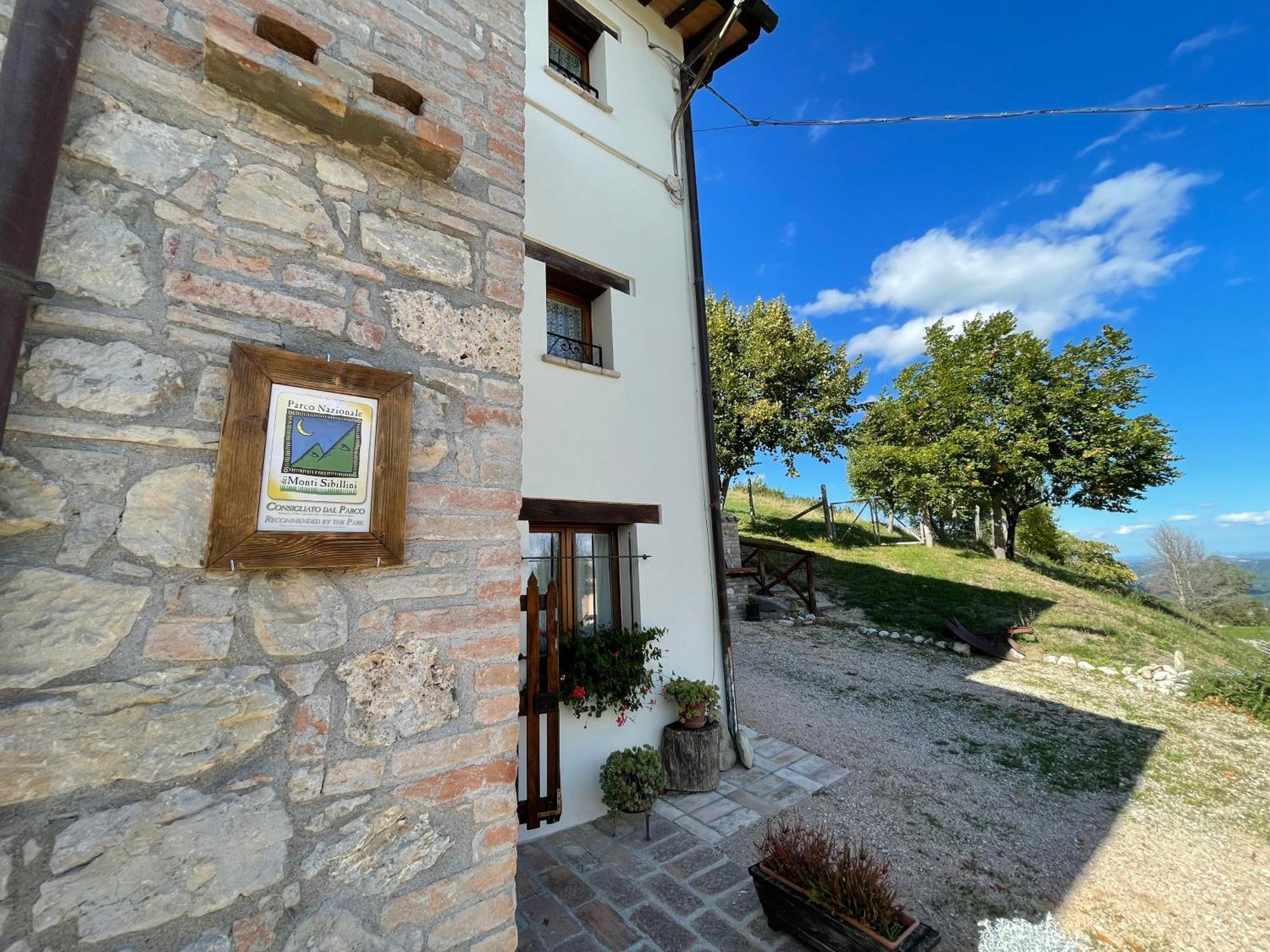 Agriturismo Le Castellare Монтемонако Екстер'єр фото