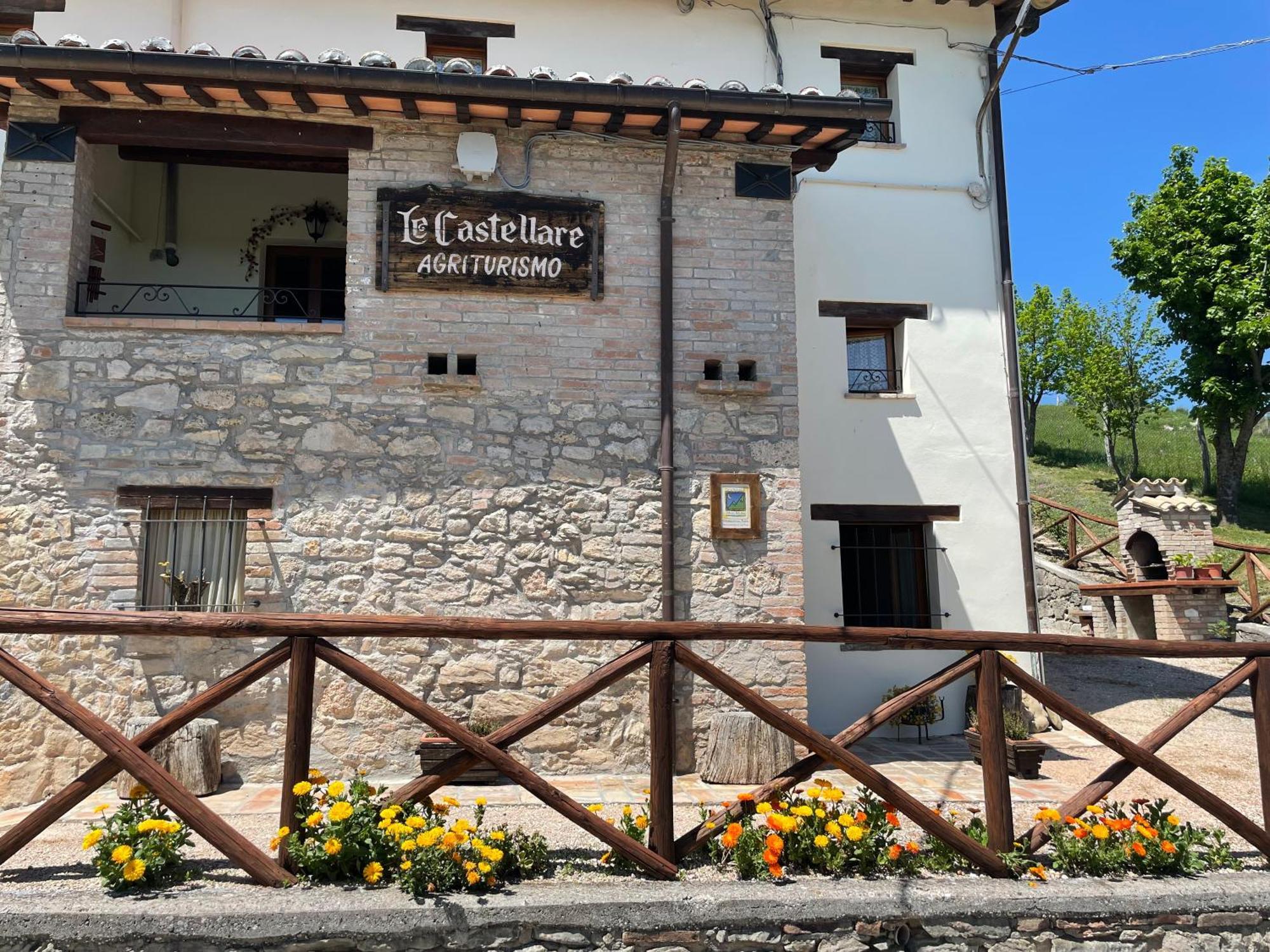 Agriturismo Le Castellare Монтемонако Екстер'єр фото